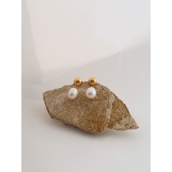 NEW 18K Gold Plated Freshwater Pearl Drop Earrings - Picture 3 of 10